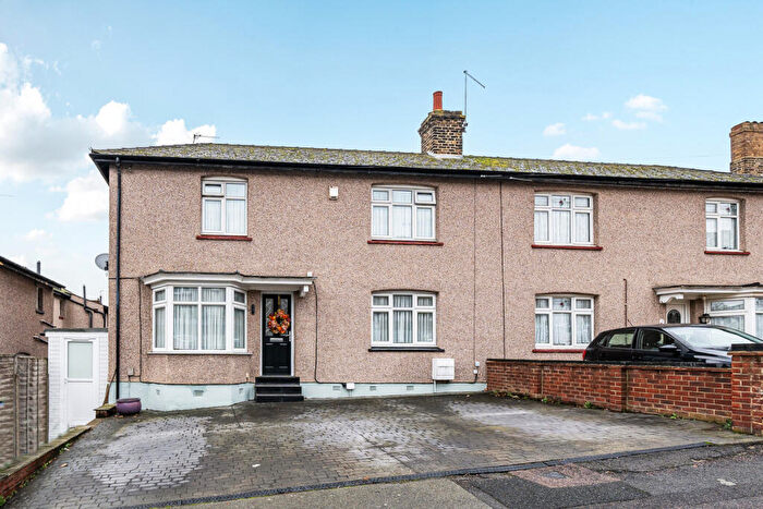 4 Bedroom Semi Detached House For Sale In Chapman Road, Belvedere, DA17