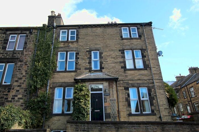 3 Bedroom Detached House To Rent In Crownest Road, Bingley, West Yorkshire, Uk, BD16