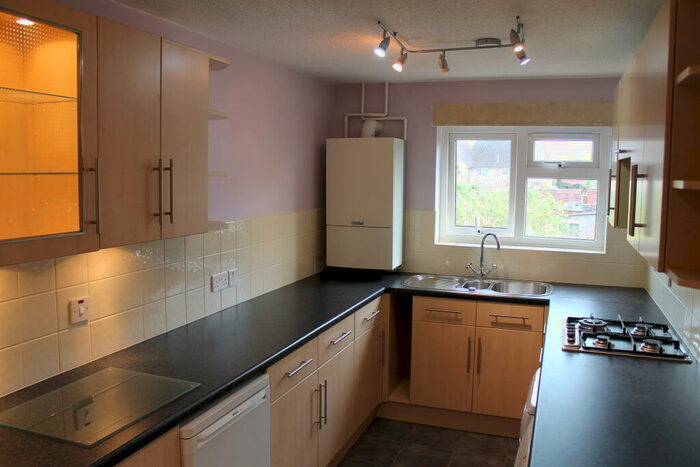 2 Bedroom Flat To Rent In Acacia Avenue, BS23