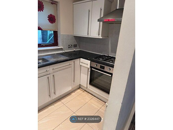 1 Bedroom Semi-Detached House To Rent In Barton Close, London, NW4