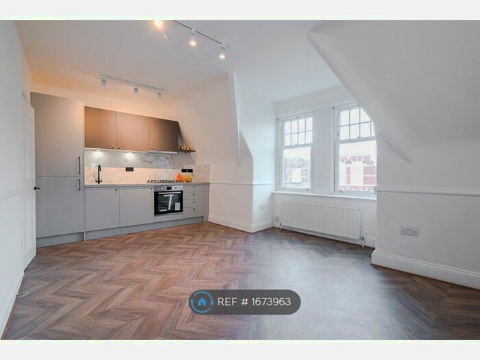 1 Bedroom Flat To Rent In Streatham High Road, London, SW16