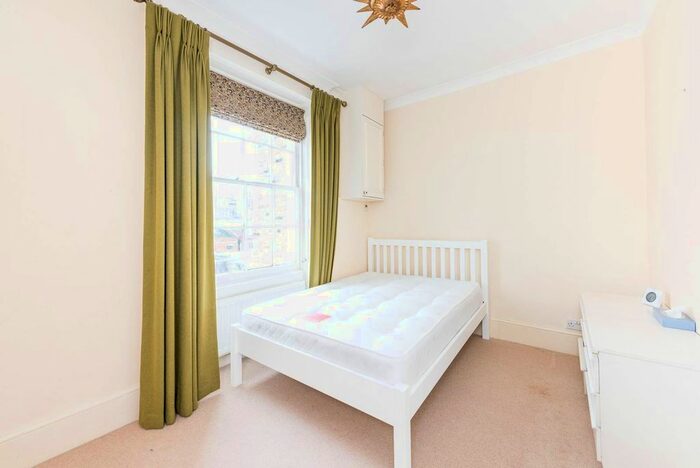 1 Bedroom Flat To Rent In Cadogan Place, Belgravia, London, SW1X