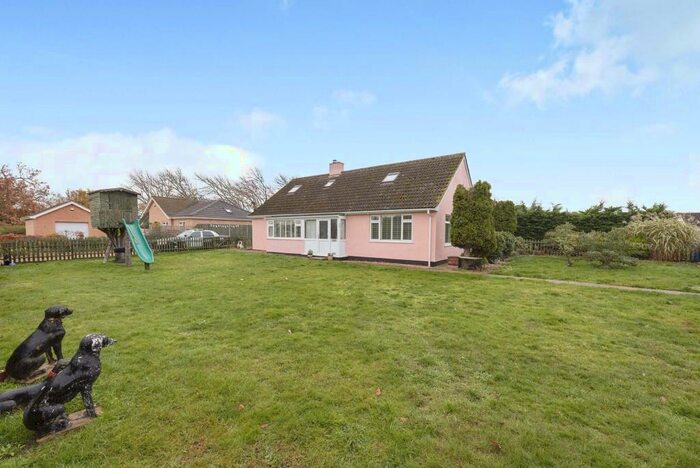 5 Bedroom Bungalow To Rent In Clements Way, Beck Row, IP28