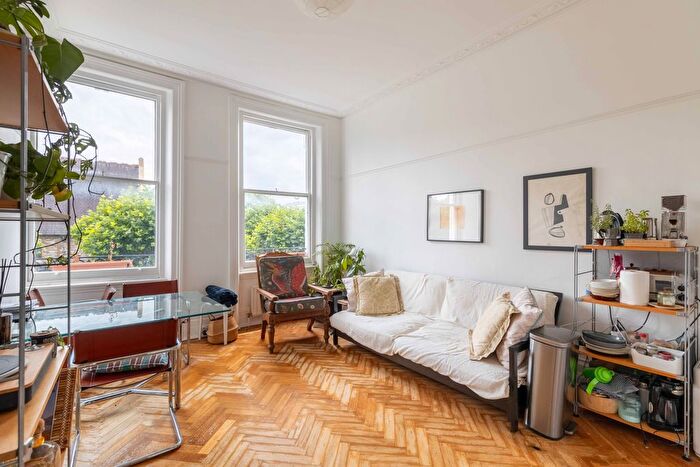 2 Bedroom Flat To Rent In Redcliffe Square, Kensington And Chelsea, London, SW10