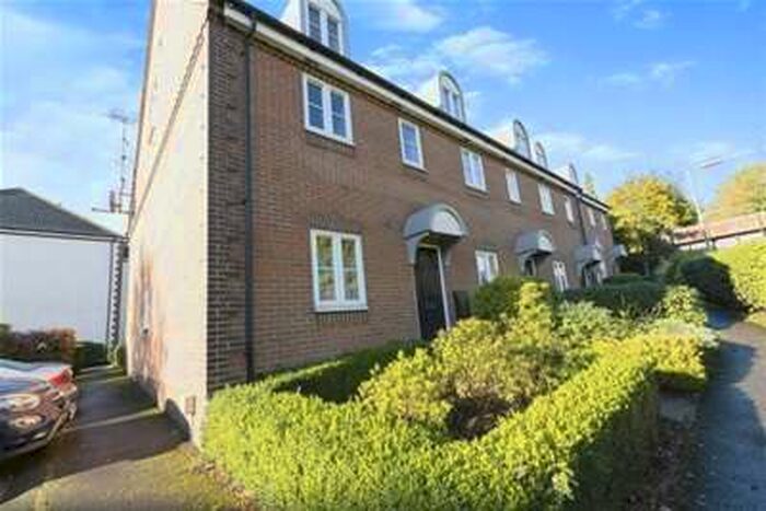 2 Bedroom Flat To Rent In Waterside Court - GU34