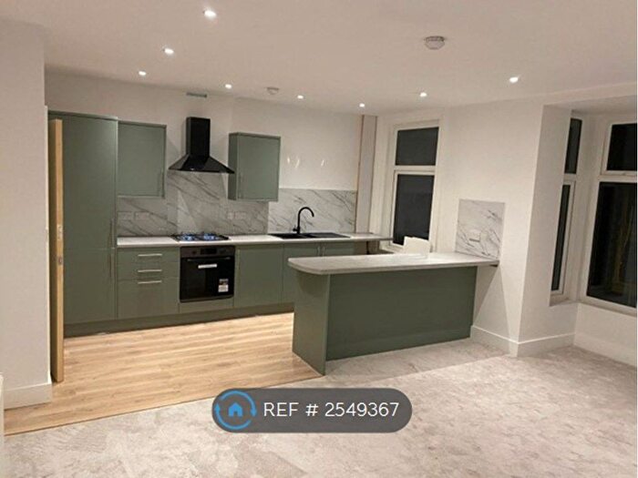 3 Bedroom Flat To Rent In Reads Avenue, Blackpool, FY1