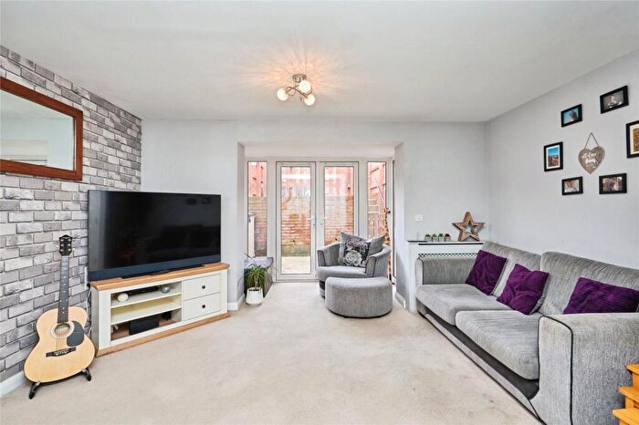 3 Bedroom End Of Terrace House For Sale In Beauchamp Drive, Newport, Isle Of Wight, PO30