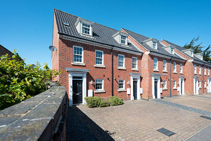 3 Bedroom Town House For Sale In Eileen Crisp Court, Beccles, Suffolk, NR34