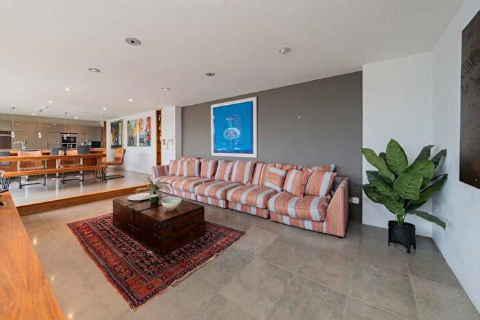 3 Bedroom Flat To Rent In All Saints Road, London, W11