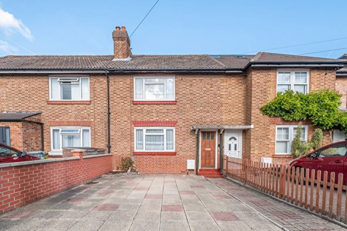 3 Bedroom Detached House For Sale In Mowbray Road, Richmond, TW10