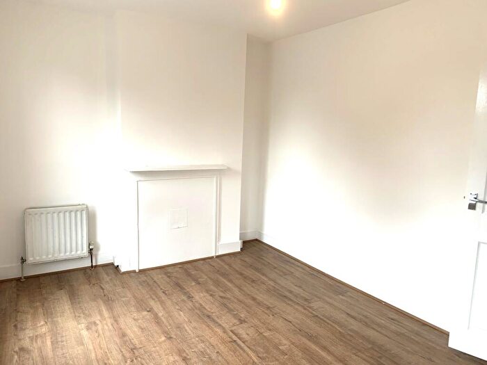 1 Bedroom Apartment To Rent In Bath Road, Slough, SL1