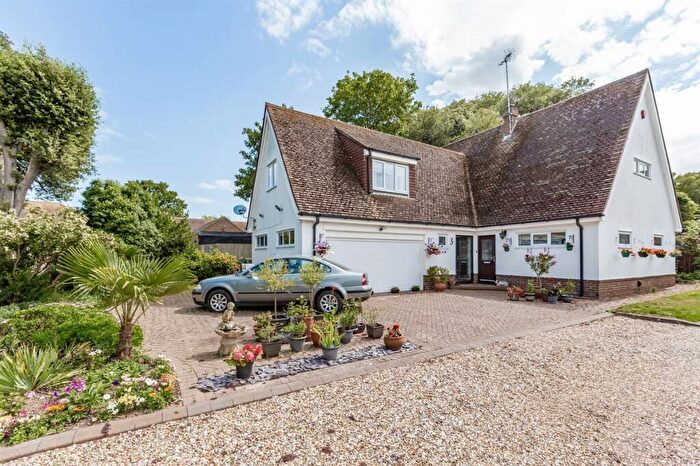 4 Bedroom Detached House For Sale In Thrupp Paddock, Broadstairs, CT10