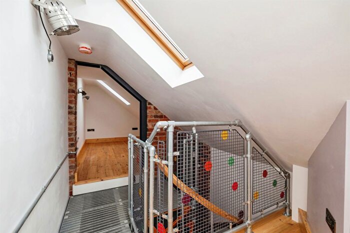 1 Bedroom Flat For Sale In Bridge Street, Saxilby, Lincoln, LN1