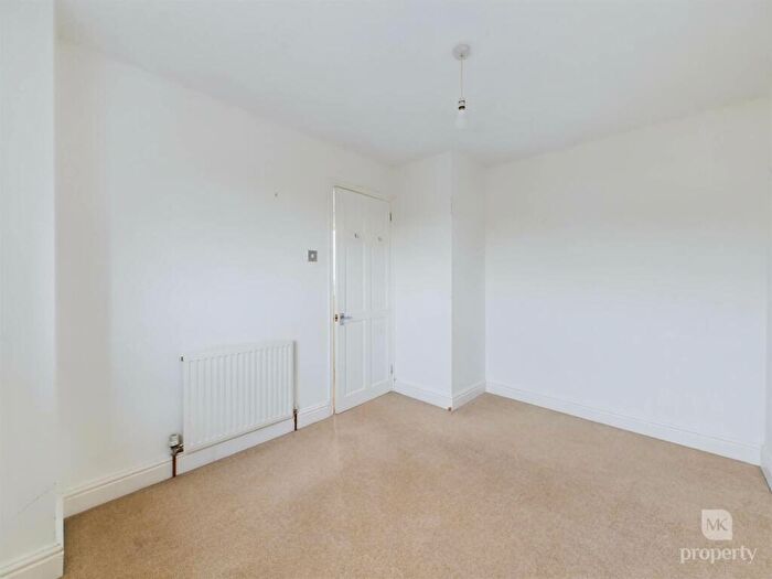 3 Bedroom End Of Terrace House For Sale In Catchpole Close, Greenleys, MK12