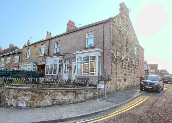 2 Bedroom End Terrace House For Sale In High Street, MarskeByTheSea