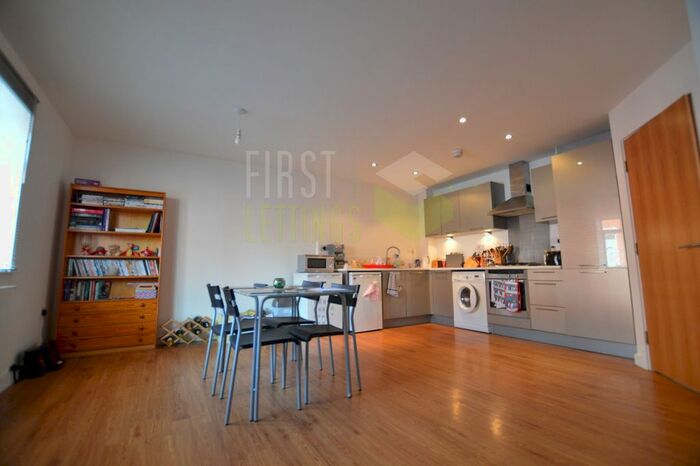 2 Bedroom Flat To Rent In Avenue Road Extension, Clarendon Park, LE2
