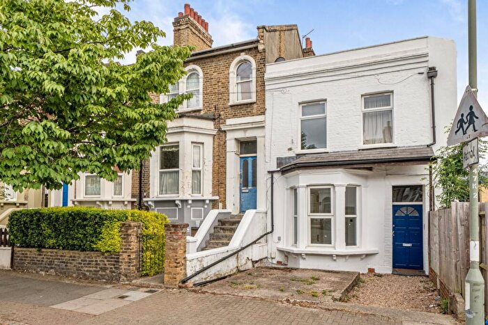 2 Bedroom Apartment For Sale In Kingswood Road, London, SE20