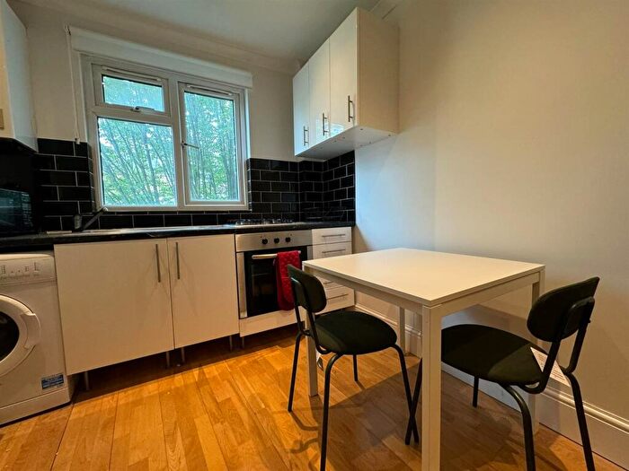 2 Bedroom Flat To Rent In Battersea High Street, Battersea, SW11