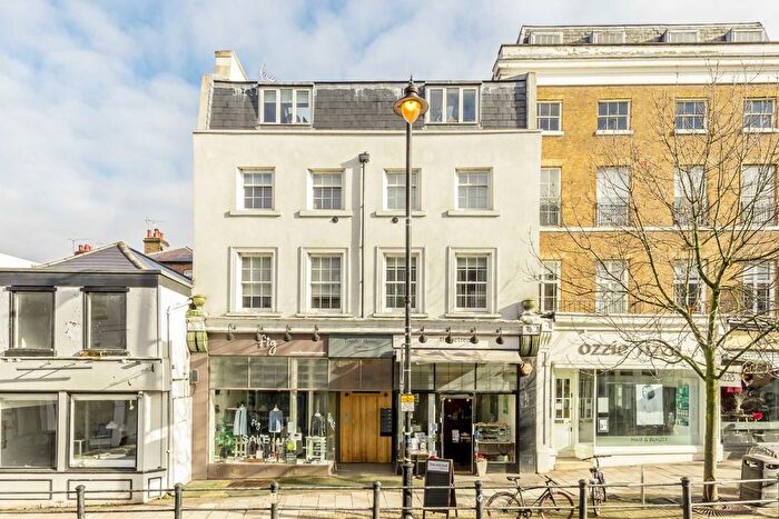 2 Bedroom Flat To Rent In Hill Rise, Richmond, TW10