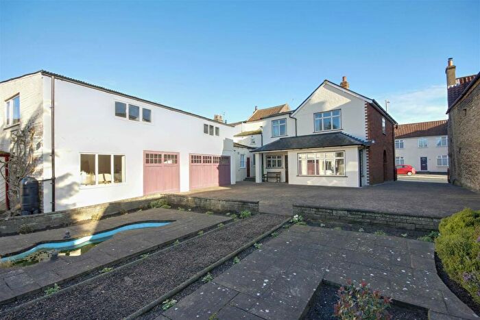 3 Bedroom End Of Terrace House For Sale In Market Place, South Cave, HU15