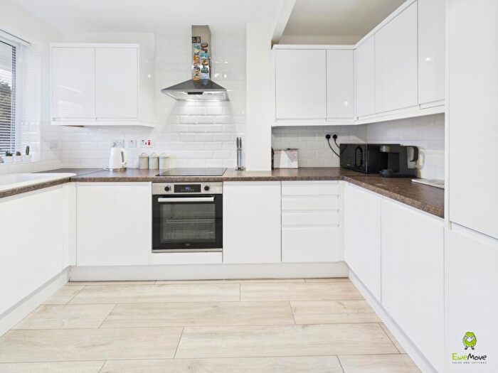 2 Bedroom Maisonette For Sale In Manor Road, Sidcup, DA15