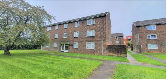 1 Bedroom Apartment To Rent In Crombie Close, Waterlooville, PO8