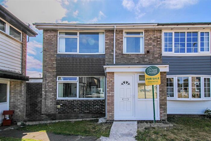 3 Bedroom End Of Terrace House For Sale In Town Green, Earlsheaton, Dewsbury, WF12