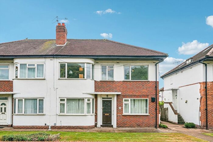 3 Bedroom Flat To Rent In Chertsey Road, Twickenham, TW1