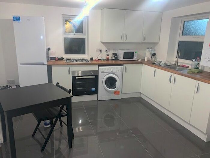 1 Bedroom Flat To Rent In Burdetts Road, Dagenham RM9