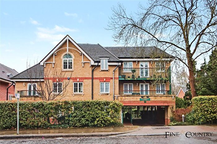 3 Bedroom Apartment For Sale In Rochester Court, London, NW4