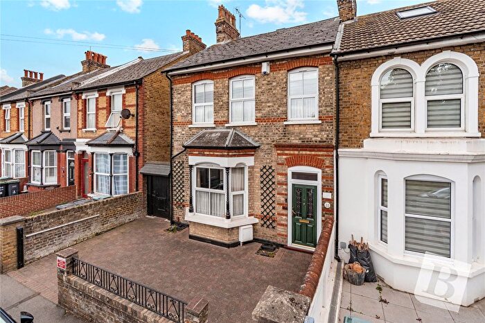 3 Bedroom End Of Terrace House For Sale In Whitehill Road, Gravesend, Kent, DA12