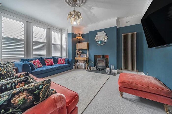 4 Bedroom Semi Detached House For Sale In Elderton Road, Westcliff-on-Sea, Essex, SS0