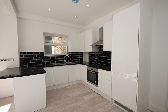 3 Bedroom Maisonette To Rent In Mount Pleasant Road, Tottenham, London, N17
