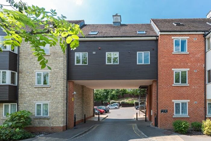 2 Bedroom Flat To Rent In Linacre Court, Headington, OX3