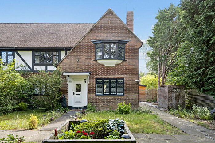 2 Bedroom Flat For Sale In Chigwell Hurst Court, Pinner, HA5