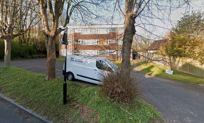 2 Bedroom Apartment To Rent In Sanderstead Road, South Croydon, CR2