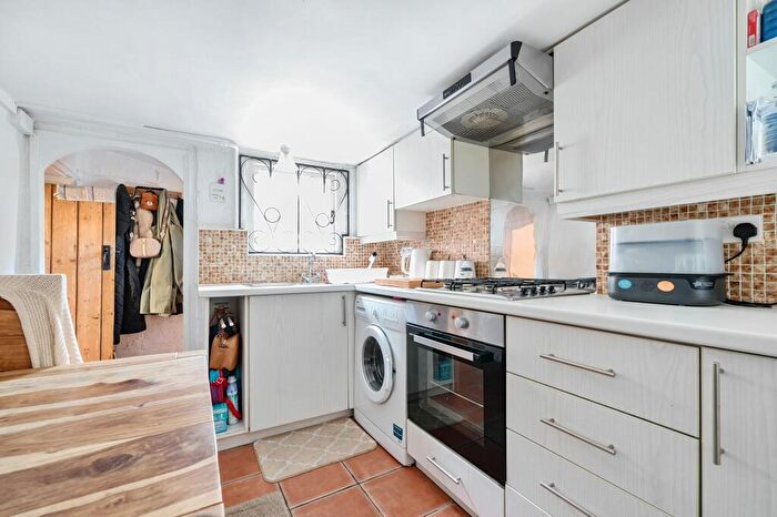 1 Bedroom Cottage For Sale In Arundel Road, Angmering, BN16