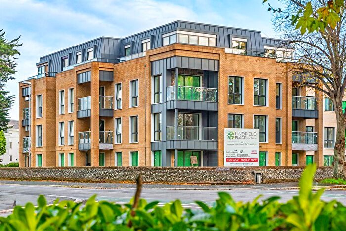 2 Bedroom Flat For Sale In Lindfield Place, Worthing, BN11