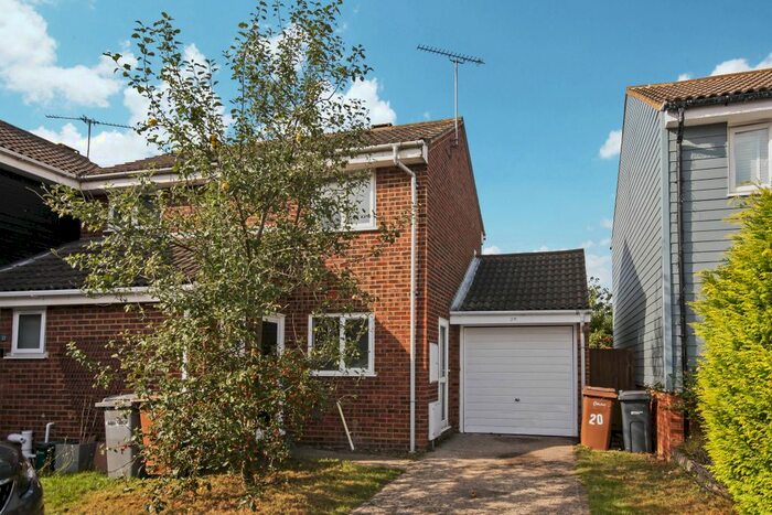 3 Bedroom Semi-Detached House To Rent In Stirrup Close, Springfield, Chelmsford, CM1