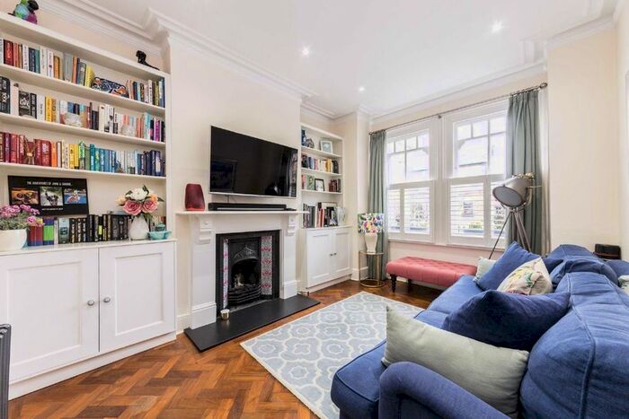 2 Bedroom Maisonette To Rent In Klea Avenue, London SW4
