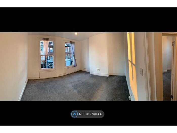 3 Bedroom Flat To Rent In Fulham Palace Road, London, W6
