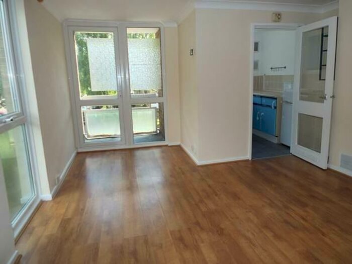 1 Bedroom Flat To Rent In Pixton Way, Croydon, CR0