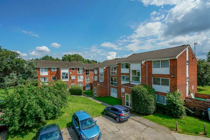2 Bedroom Flat To Rent In Nightingale Walk, Hemel Hempstead, HP2