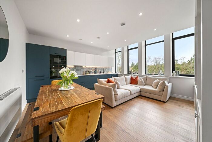 2 Bedroom Flat For Sale In Littleworth Road, Esher, Surrey, KT10