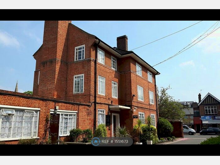 3 Bedroom Flat To Rent In Sutton Court Road, London, W4