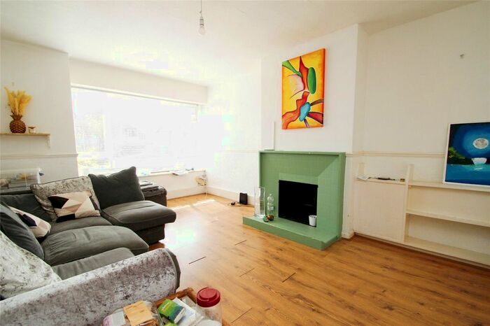 2 Bedroom Maisonette To Rent In Eastern Avenue East, Romford, RM1