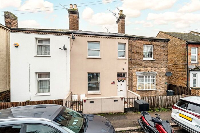 3 Bedroom Detached House To Rent In School Road, Hounslow, TW3