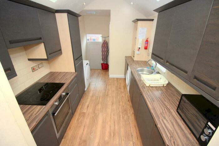 6 Bedroom Maisonette To Rent In Glenthorn Road, Jesmond, Newcastle Upon Tyne, NE2