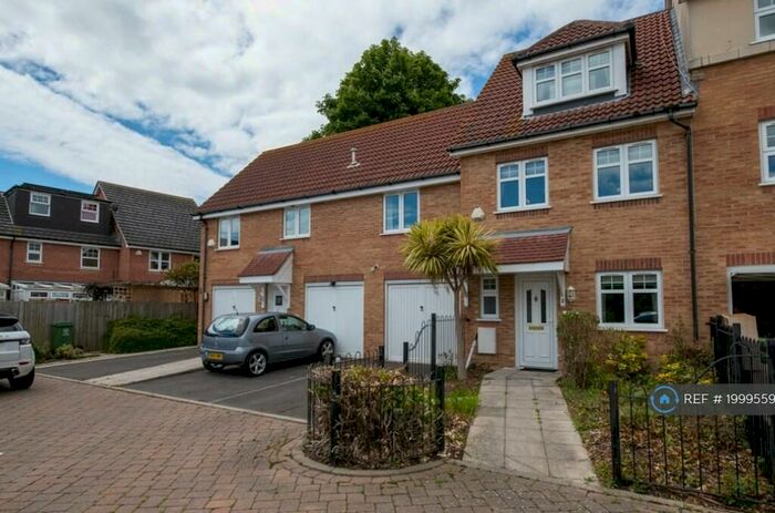 4 Bedroom Terraced House To Rent In Fair Oak Road, Southsea, PO4