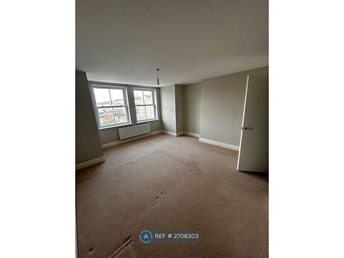 2 Bedroom Flat To Rent In Courtlands Place, Eastbourne, BN21